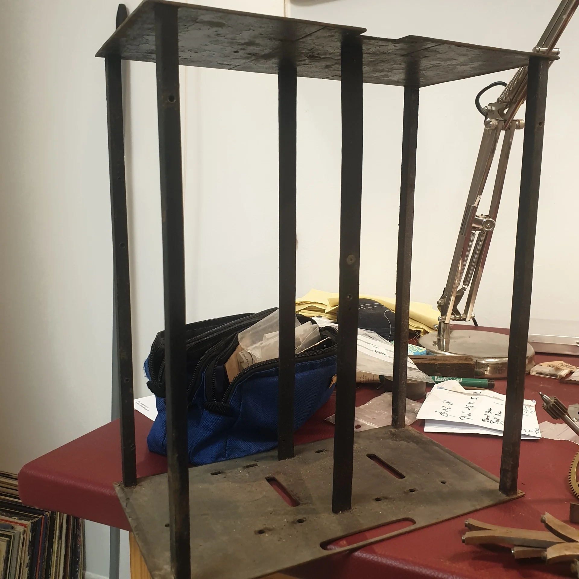 Remise en état de la cage.